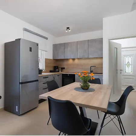 Anna Apartment *